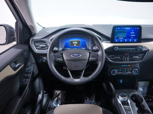 Used 2022 Ford Escape Titanium w/ Titanium Elite Package image 11