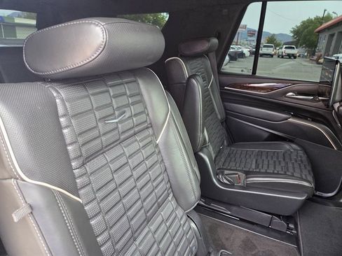 Used 2022 Cadillac Escalade Sport Platinum w/ LPO, ONYX Package AWD/4WD image 13
