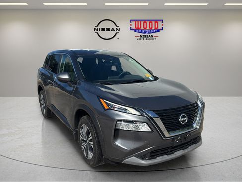 Used 2022 Nissan Rogue SV FWD image 2