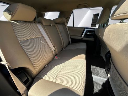 Used 2018 Toyota 4Runner SR5 AWD/4WD image 16