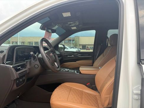 Used 2024 Cadillac Escalade ESV Sport w/ LPO, ONYX Package AWD/4WD image 6