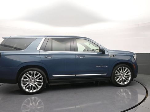 Used 2025 GMC Yukon Denali w/ Denali Reserve Package AWD/4WD image 8