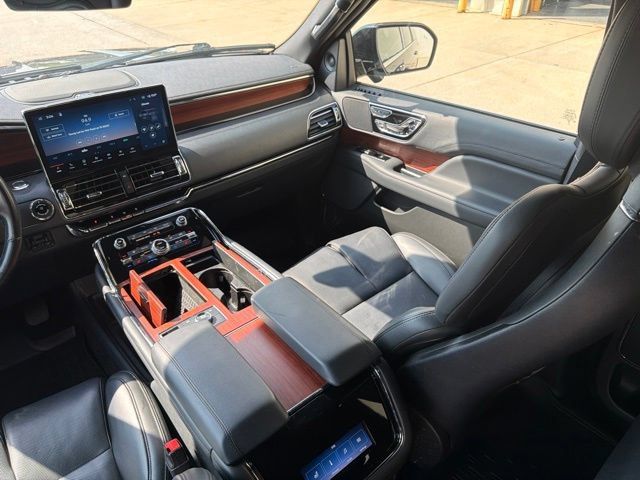 Used 2023 Lincoln Navigator L Reserve AWD/4WD image 19