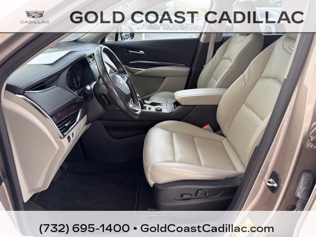Used 2023 Cadillac XT4 Luxury w/ Cold Weather Package FWD image 14