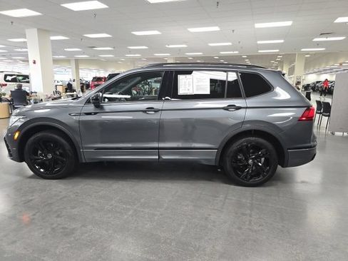 Used 2024 Volkswagen Tiguan SE R-Line AWD/4WD image 3