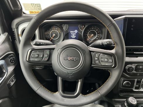 Used 2025 Jeep Gladiator Sport image 14