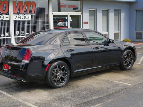Used 2019 Chrysler 300 S AWD/4WD image 16
