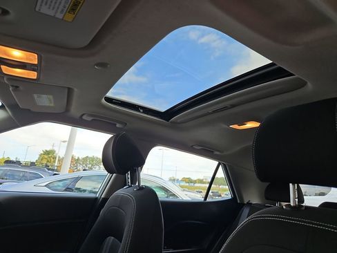 Used 2025 Hyundai Venue SEL image 21