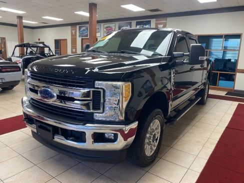 Used 2017 Ford F250 XLT w/ XLT Value Package image 1
