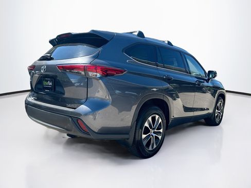 Used 2020 Toyota Highlander XLE AWD/4WD image 9