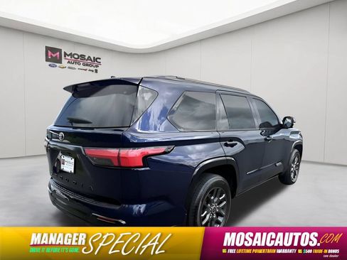 Used 2023 Toyota Sequoia Platinum AWD/4WD image 7