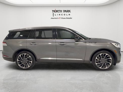 Used 2023 Lincoln Aviator Reserve w/ Equipment Group 201A AWD/4WD image 6