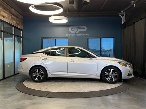 Used 2020 Nissan Sentra SV FWD image 2