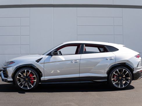 Used 2022 Lamborghini Urus image 18