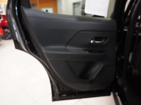 Used 2025 Nissan Kicks SV AWD/4WD image 21