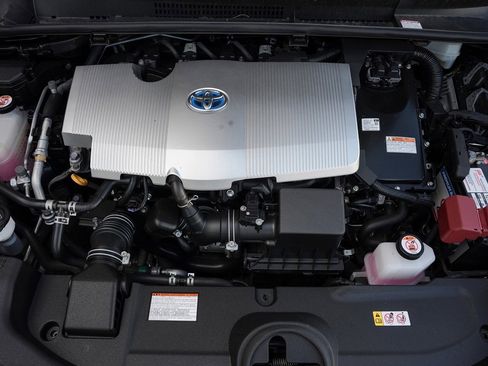 Used 2020 Toyota Prius XLE image 29