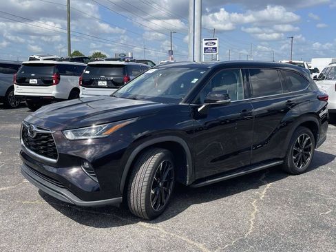 Used 2021 Toyota Highlander Limited FWD image 7