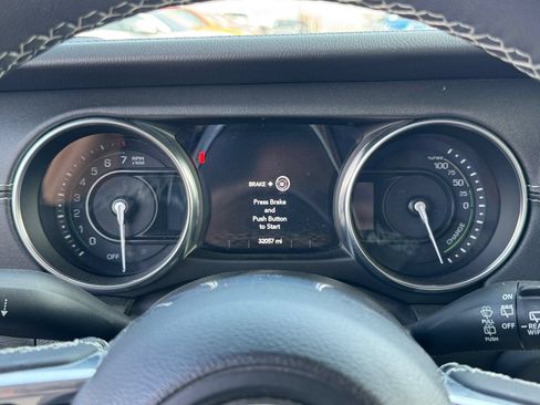 Used 2023 Jeep Wrangler Unlimited Sahara AWD/4WD image 13