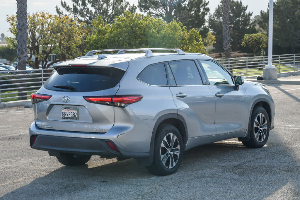Used 2020 Toyota Highlander XLE w/ Preferred Accessory Package AWD/4WD image 9