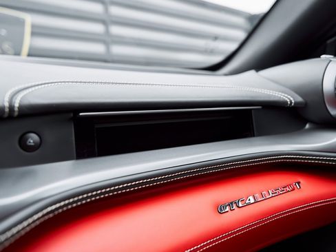 Used 2020 Ferrari GTC4Lusso T image 79