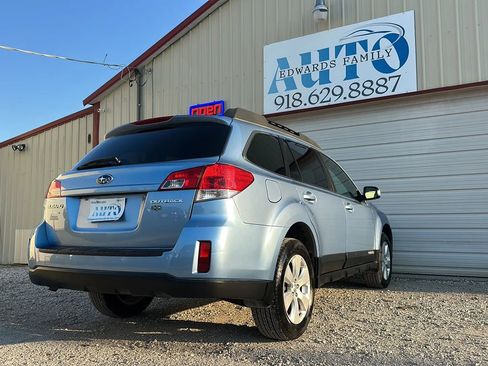 Used 2011 Subaru Outback 2.5i Limited image 27