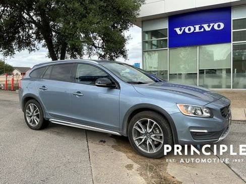 Used 2018 Volvo V60 T5 Cross Country w/ Convenience Package image 1