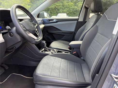 Used 2023 Volkswagen Taos SE w/ Panoramic Sunroof Package AWD/4WD image 24