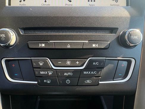 Used 2018 Ford Fusion SE image 15