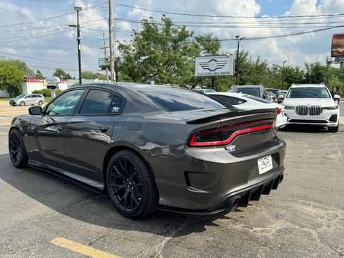 Used 2019 Dodge Charger Scat Pack w/ Dynamics Package RWD image 9