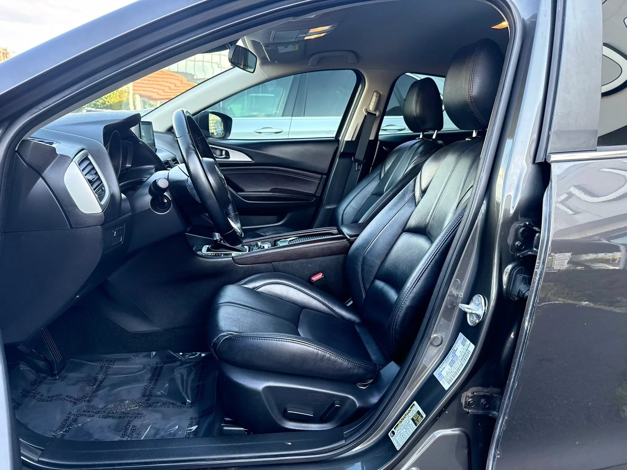 Used 2018 MAZDA MAZDA3 Touring FWD image 10