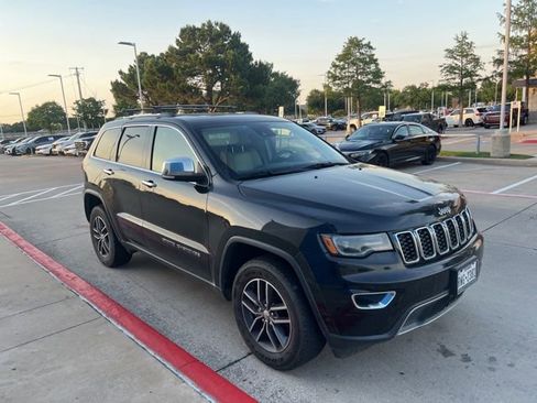 Used 2017 Jeep Grand Cherokee Limited w/ Luxury Group II AWD/4WD image 3