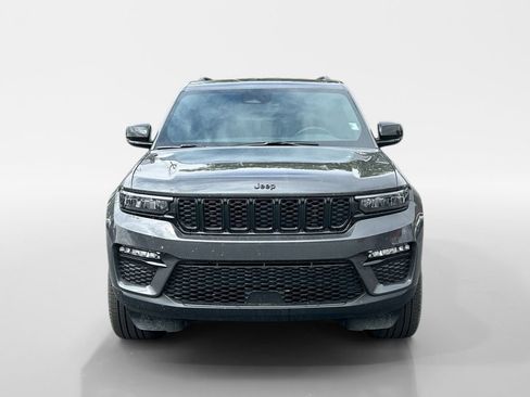 Used 2025 Jeep Grand Cherokee Limited w/ Black Appearance Package AWD/4WD image 10