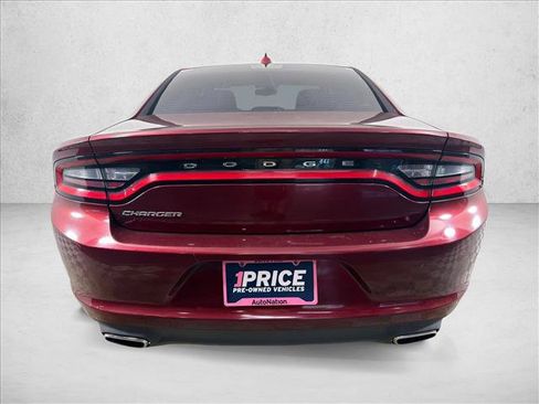 Used 2017 Dodge Charger SXT RWD image 4