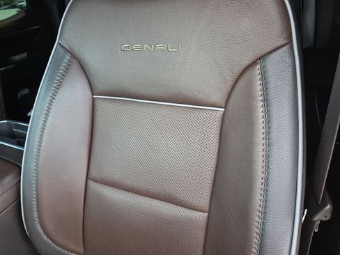 Used 2022 GMC Sierra 1500 Denali w/ Denali Reserve Package AWD/4WD image 16