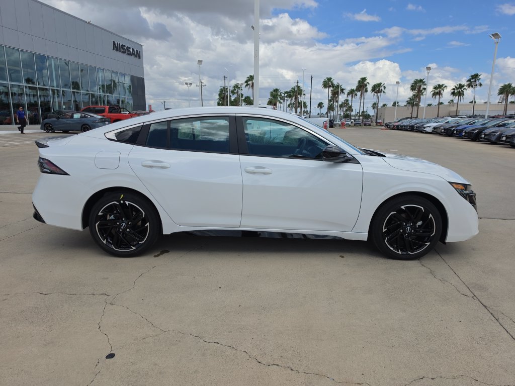 New 2027 Nissan Sentra SR w/ Floor Mat Package FWD image 8