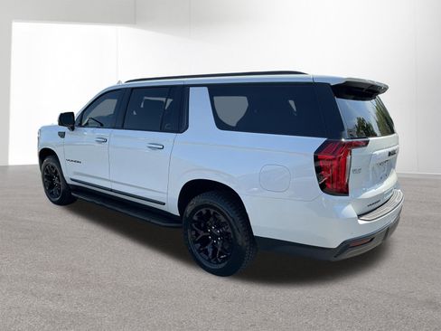 Used 2022 GMC Yukon XL SLT w/ SLT Premium Package AWD/4WD image 5
