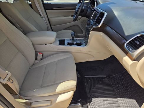 Used 2015 Jeep Grand Cherokee Laredo w/ Quick Order Package 23E RWD image 16