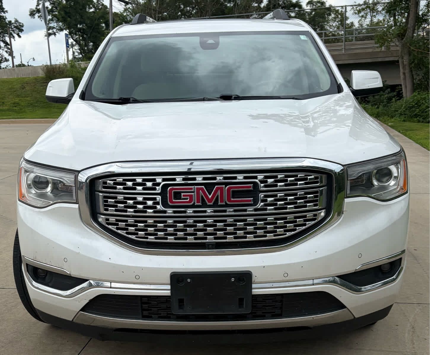 Used 2017 GMC Acadia Denali w/ Technology Package AWD/4WD image 1