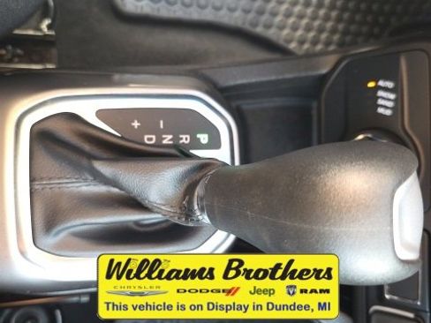 Certified 2022 Jeep Renegade Latitude w/ Convenience Group image 18