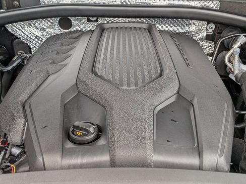 Used 2025 Porsche Macan image 29