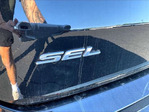 Used 2024 Ford Edge SEL w/ Convenience Package AWD/4WD image 6