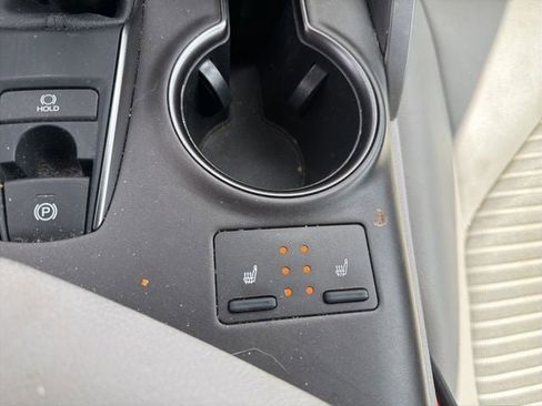 Used 2021 Toyota Camry SE w/ Cold Weather Package image 19