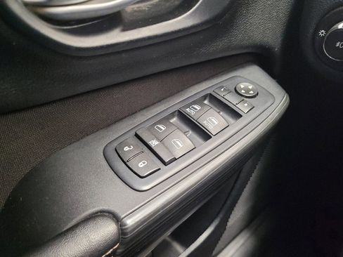 Used 2016 Jeep Cherokee Latitude w/ Cold Weather Group AWD/4WD image 27