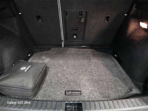 Used 2023 Volkswagen Taos SE w/ Black Wheel Package image 23