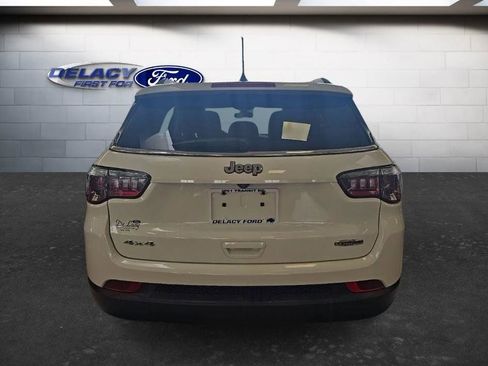 Used 2020 Jeep Compass Latitude w/ Cold Weather Group AWD/4WD image 5