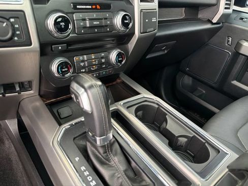 Used 2015 Ford F150 Platinum w/ Equipment Group 701A Luxury AWD/4WD image 19