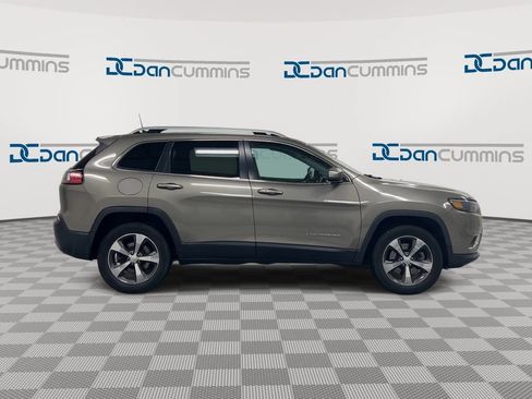 Used 2019 Jeep Cherokee Limited AWD/4WD image 9