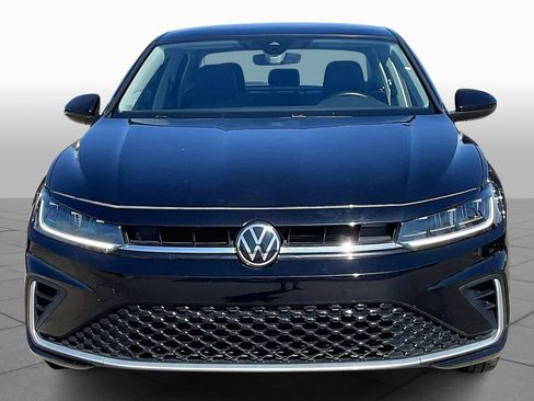 Used 2025 Volkswagen Jetta SE image 4