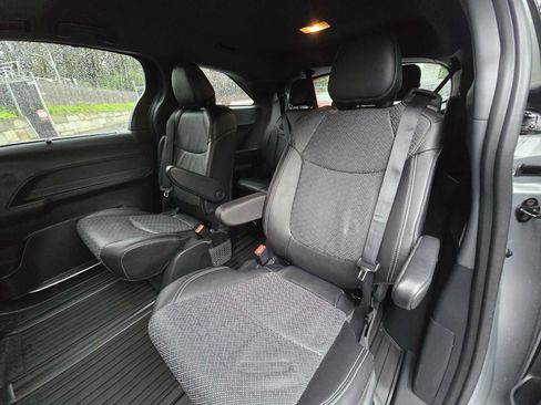 Used 2023 Toyota Sienna XSE AWD/4WD image 16