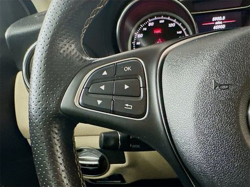 Used 2019 Mercedes-Benz GLA 250 4MATIC w/ Premium Package image 25